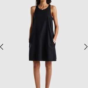 Ueal Short crew neck dress with pockets Size S